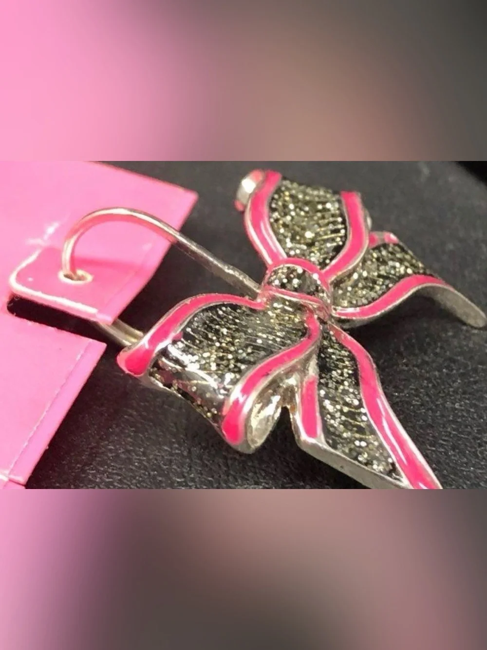 🎀Betsey Johnson RETIRED NWT Sparkly Pink & Hematite Dangle Bow Earrings 🎀